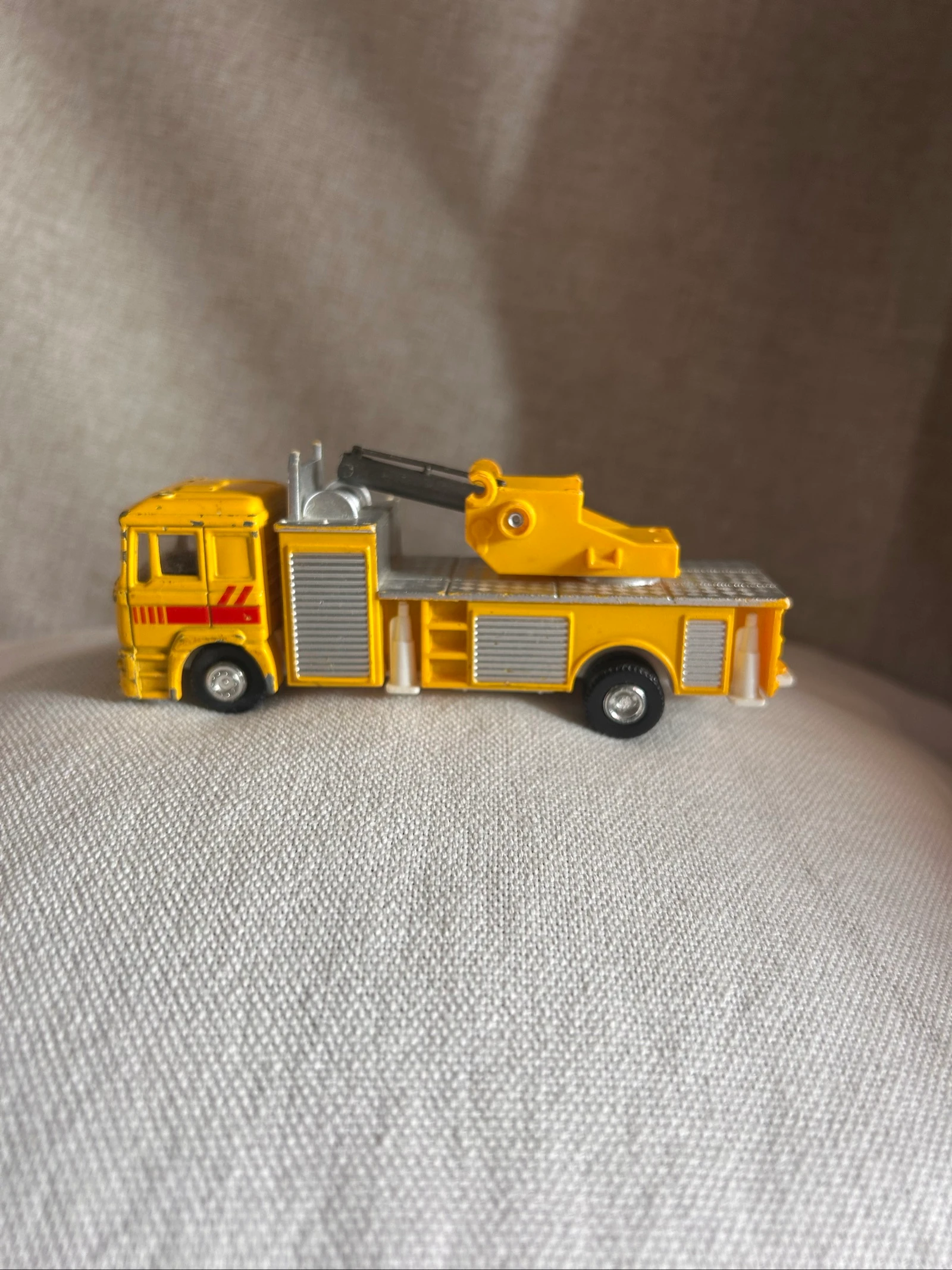Yellow Miniature MAN Truck – photo 4